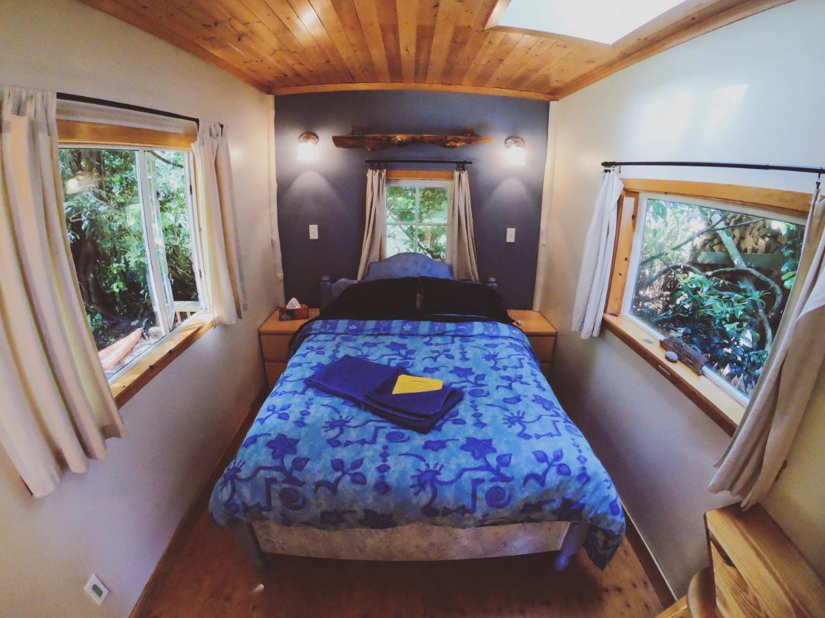 Up The Creek Backpacker'S Lodge Roberts Creek Eksteriør bilde